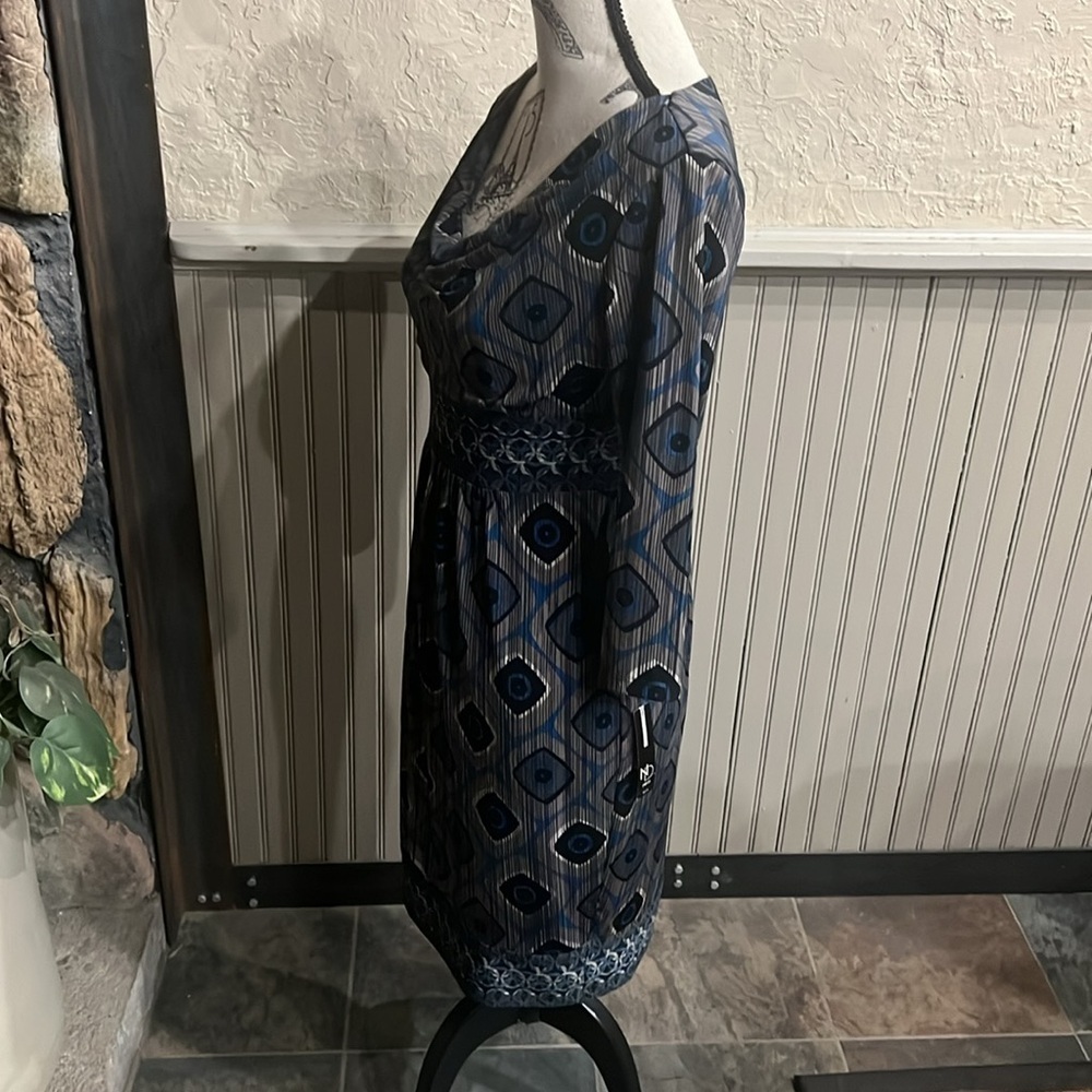 New Directions Dress - Picture 3 of 8